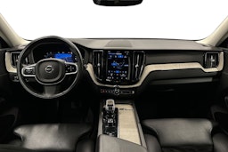 valkoinen Volvo XC60 2022 kuva 9.