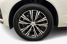 valkoinen Volvo XC60 2022 kuva 11.