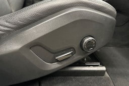 valkoinen Volvo XC60 2022 kuva 20.