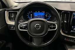 valkoinen Volvo XC60 2022 kuva 21.