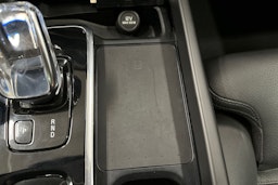 valkoinen Volvo XC60 2022 kuva 26.