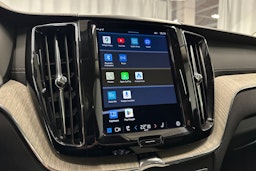 valkoinen Volvo XC60 2022 kuva 27.