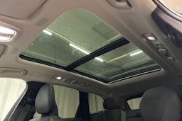 valkoinen Volvo XC60 2022 kuva 30.
