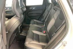 harmaa Volvo XC60 2022 kuva 8.