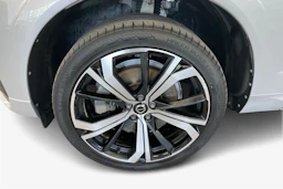 harmaa Volvo XC60 2022 kuva 9.