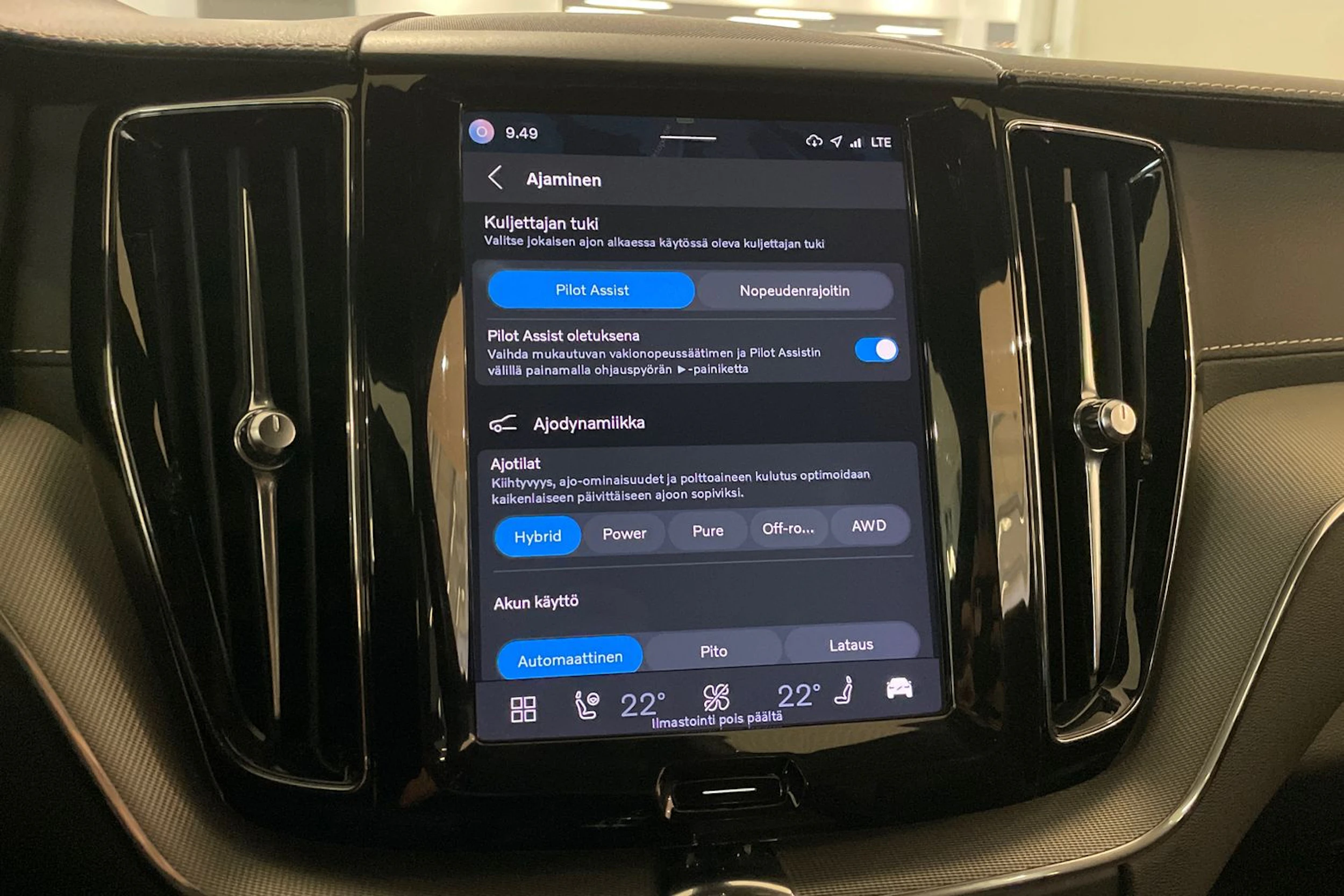 harmaa Volvo XC60 2022 kuva 23.