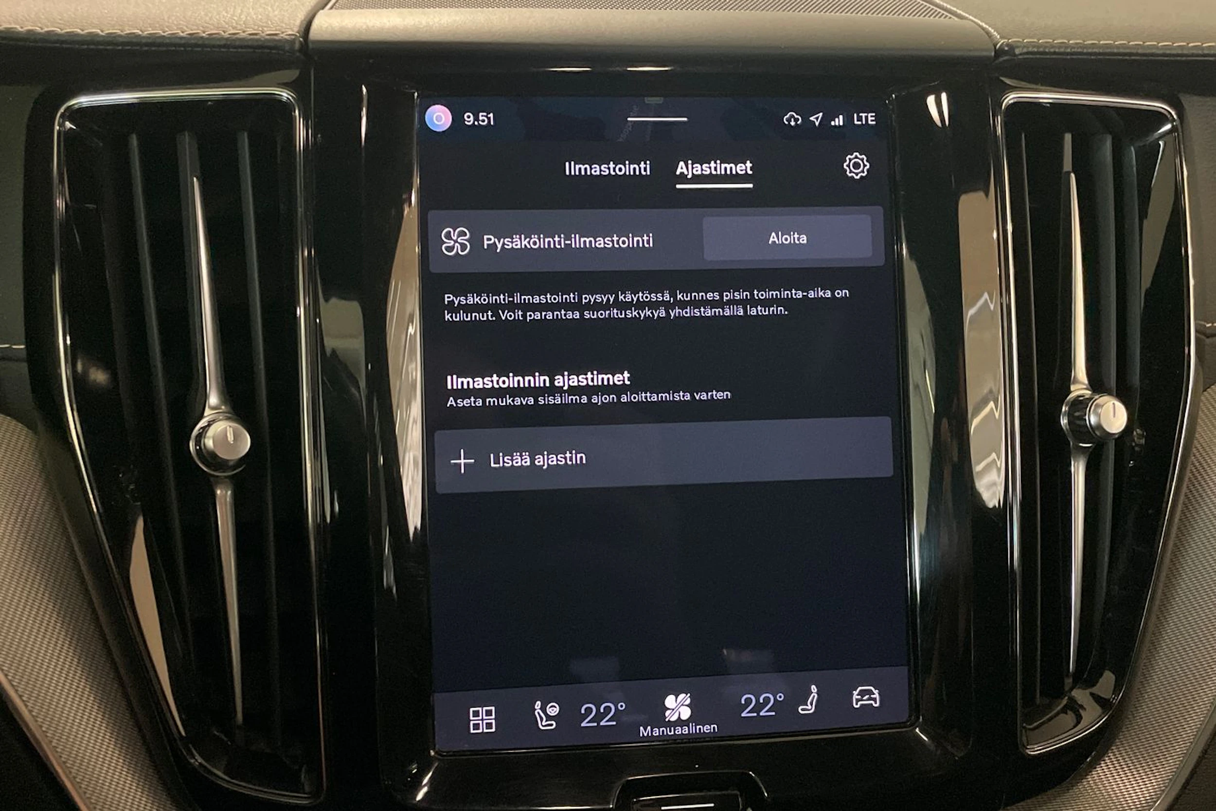 harmaa Volvo XC60 2022 kuva 26.