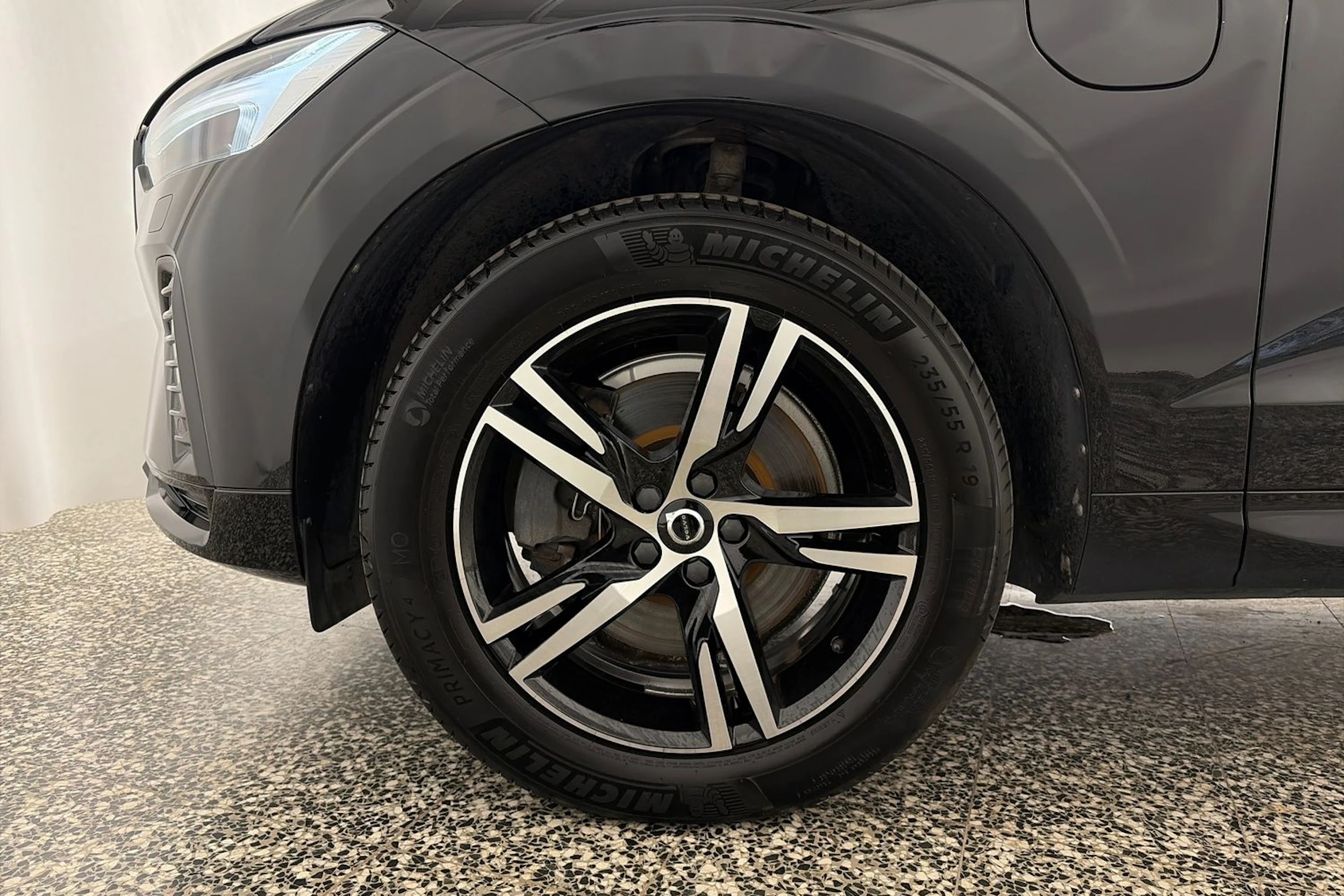 musta Volvo XC60 2022 kuva 10.