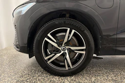 musta Volvo XC60 2022 kuva 10.