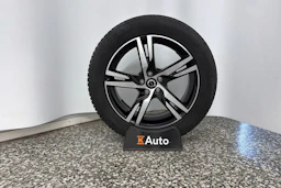 musta Volvo XC60 2022 kuva 11.