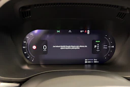 musta Volvo XC60 2022 kuva 19.