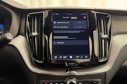 musta Volvo XC60 2022 kuva 27.