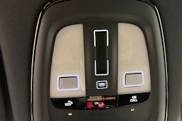 musta Volvo XC60 2022 kuva 29.