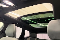 musta Volvo XC60 2022 kuva 30.