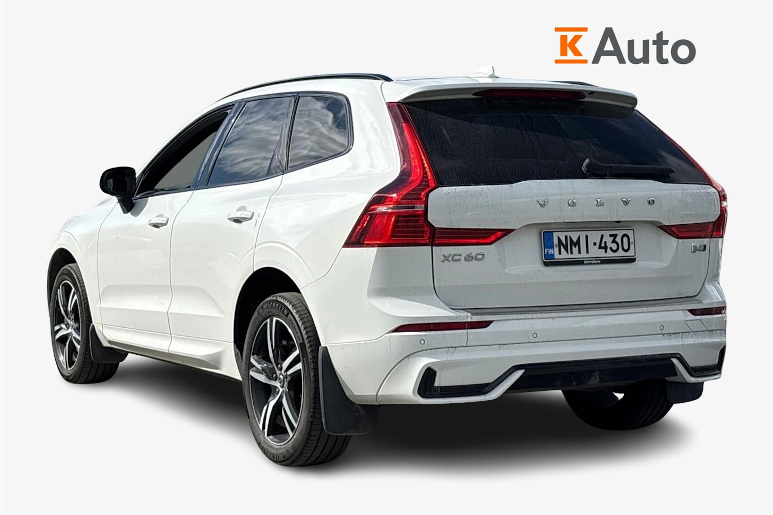 valkoinen Volvo XC60 2022 kuva 2.