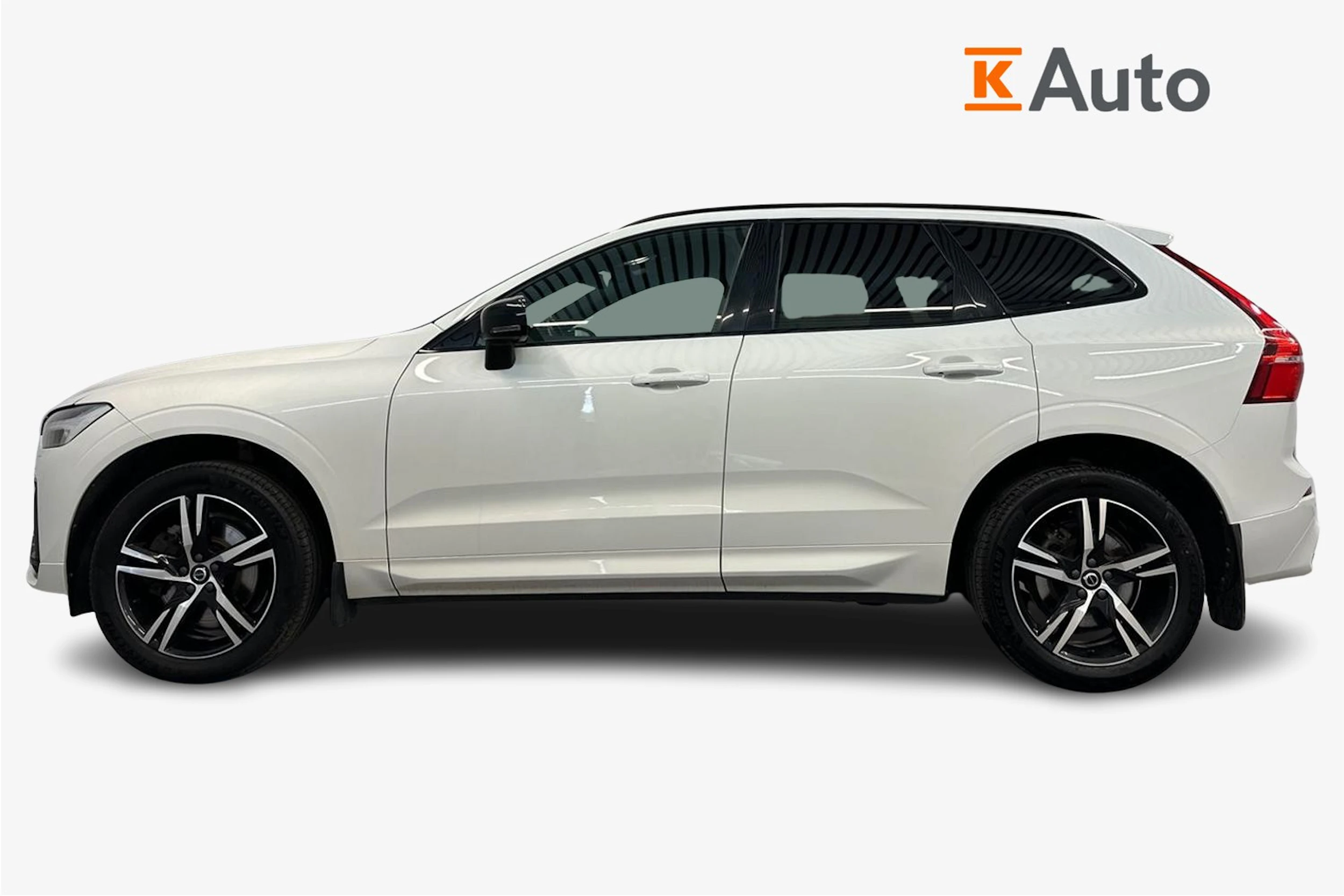 valkoinen Volvo XC60 2022 kuva 5.