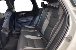 valkoinen Volvo XC60 2022 kuva 8.
