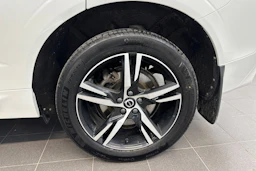 valkoinen Volvo XC60 2022 kuva 10.