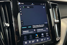 valkoinen Volvo XC60 2022 kuva 15.