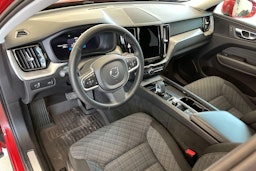 Punainen Volvo XC60 2022 kuva 7.