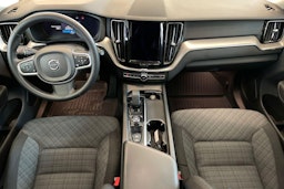 Punainen Volvo XC60 2022 kuva 9.