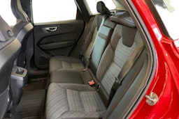 Punainen Volvo XC60 2022 kuva 10.