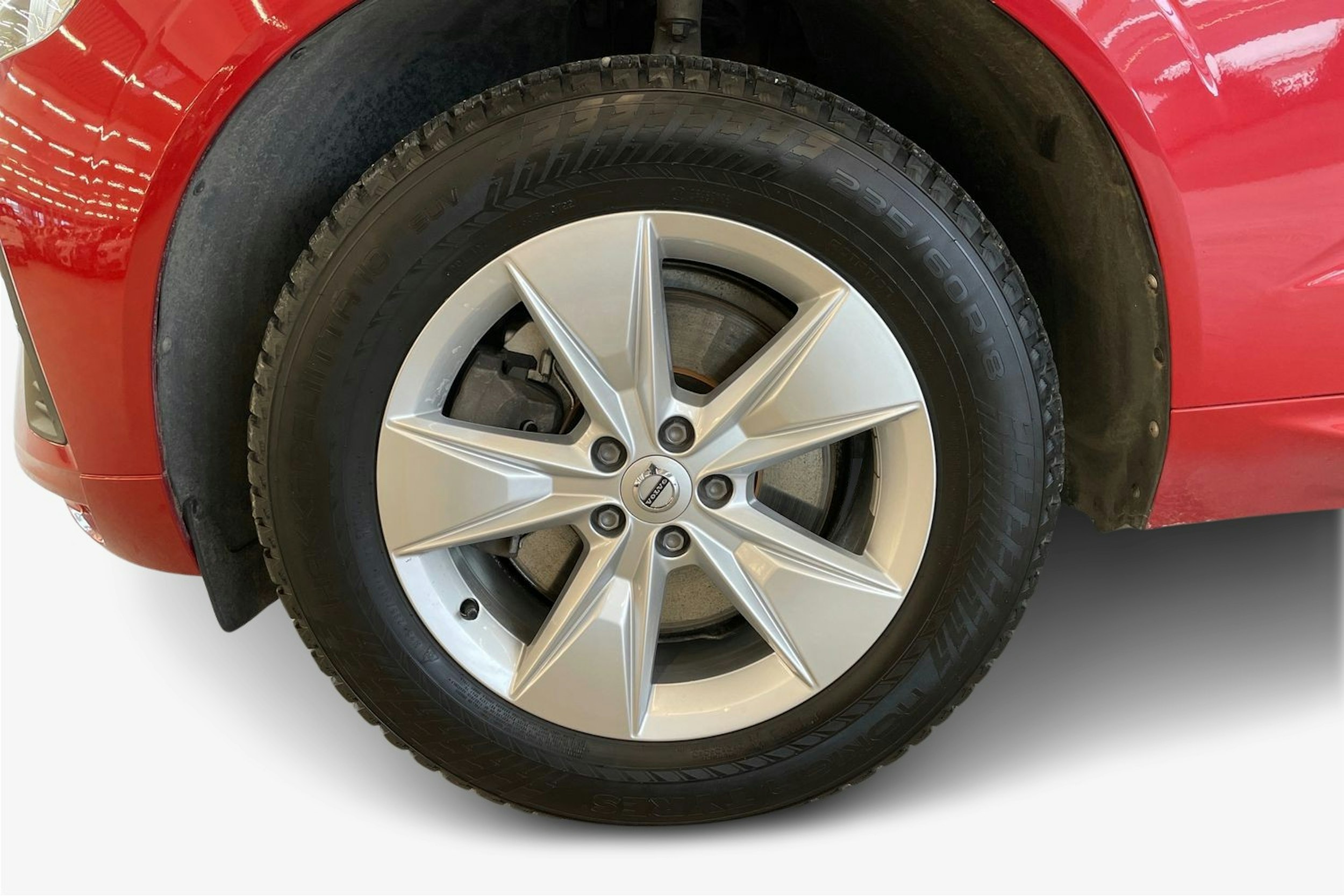 Punainen Volvo XC60 2022 kuva 11.