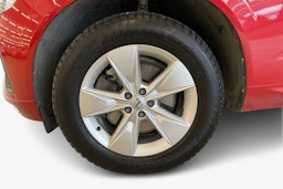 Punainen Volvo XC60 2022 kuva 11.