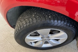 Punainen Volvo XC60 2022 kuva 14.