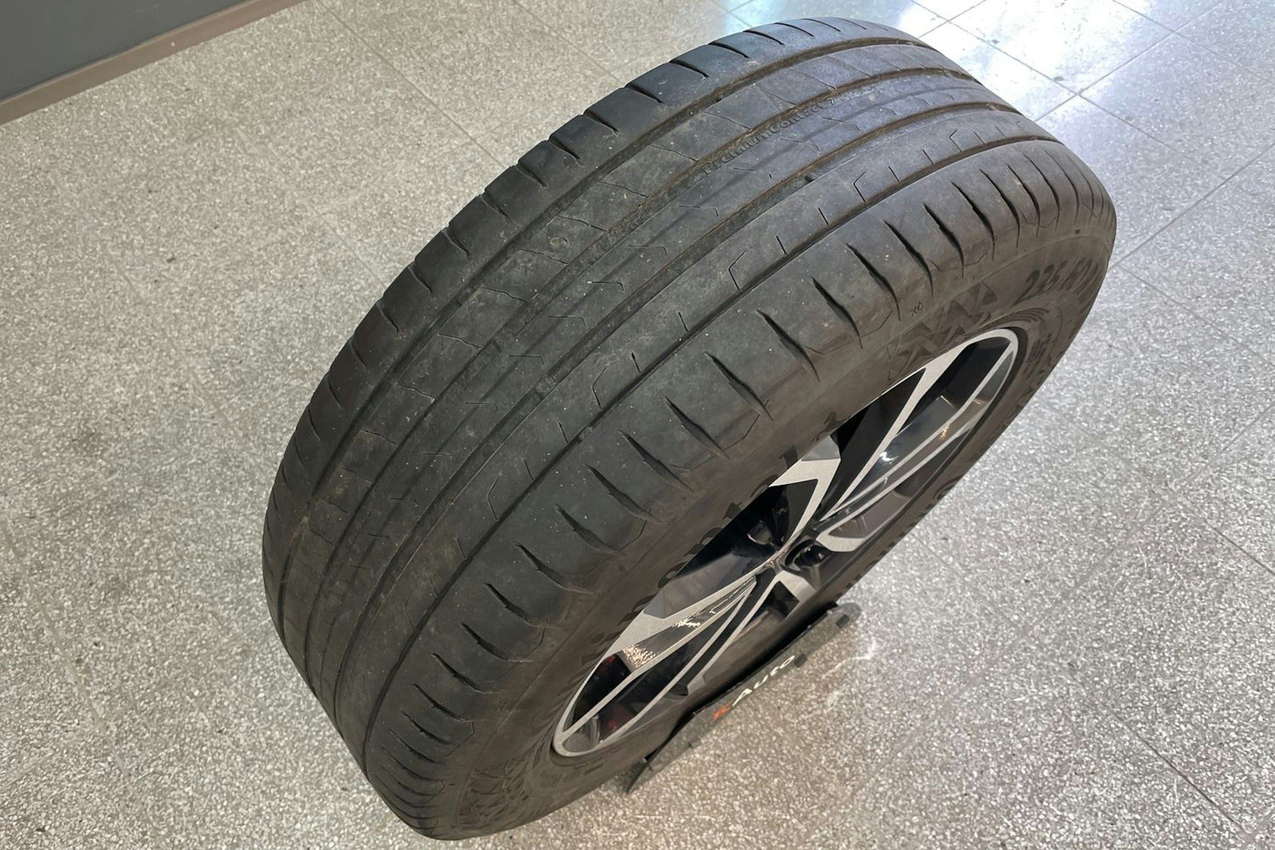 Punainen Volvo XC60 2022 kuva 15.