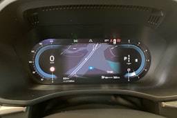 Punainen Volvo XC60 2022 kuva 19.