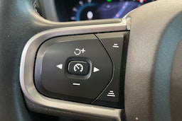 Punainen Volvo XC60 2022 kuva 20.