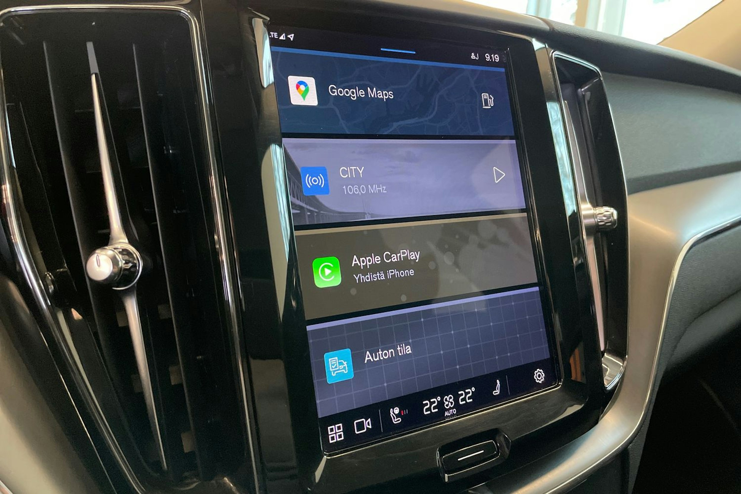 Punainen Volvo XC60 2022 kuva 22.