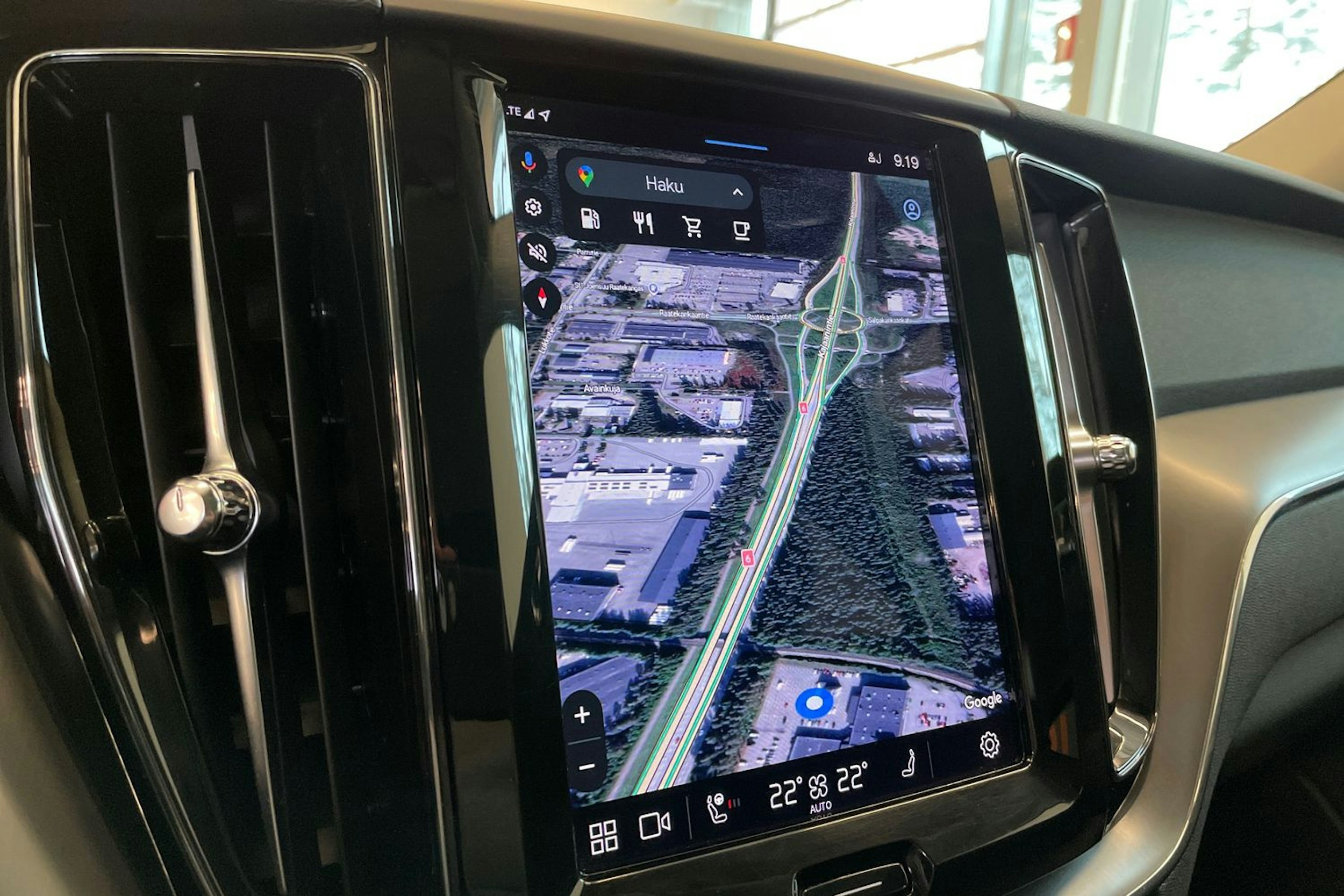 Punainen Volvo XC60 2022 kuva 23.