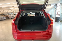 Punainen Volvo XC60 2022 kuva 25.