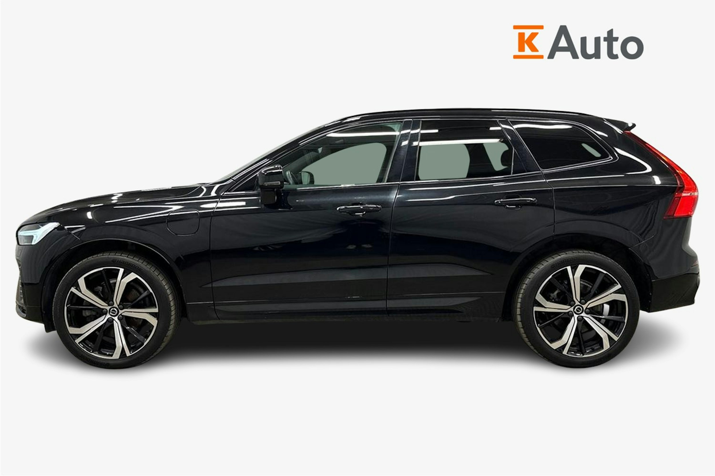 musta Volvo XC60 2022 kuva 6.
