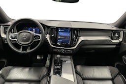 musta Volvo XC60 2022 kuva 9.