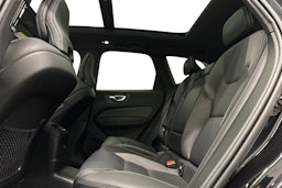 musta Volvo XC60 2022 kuva 10.