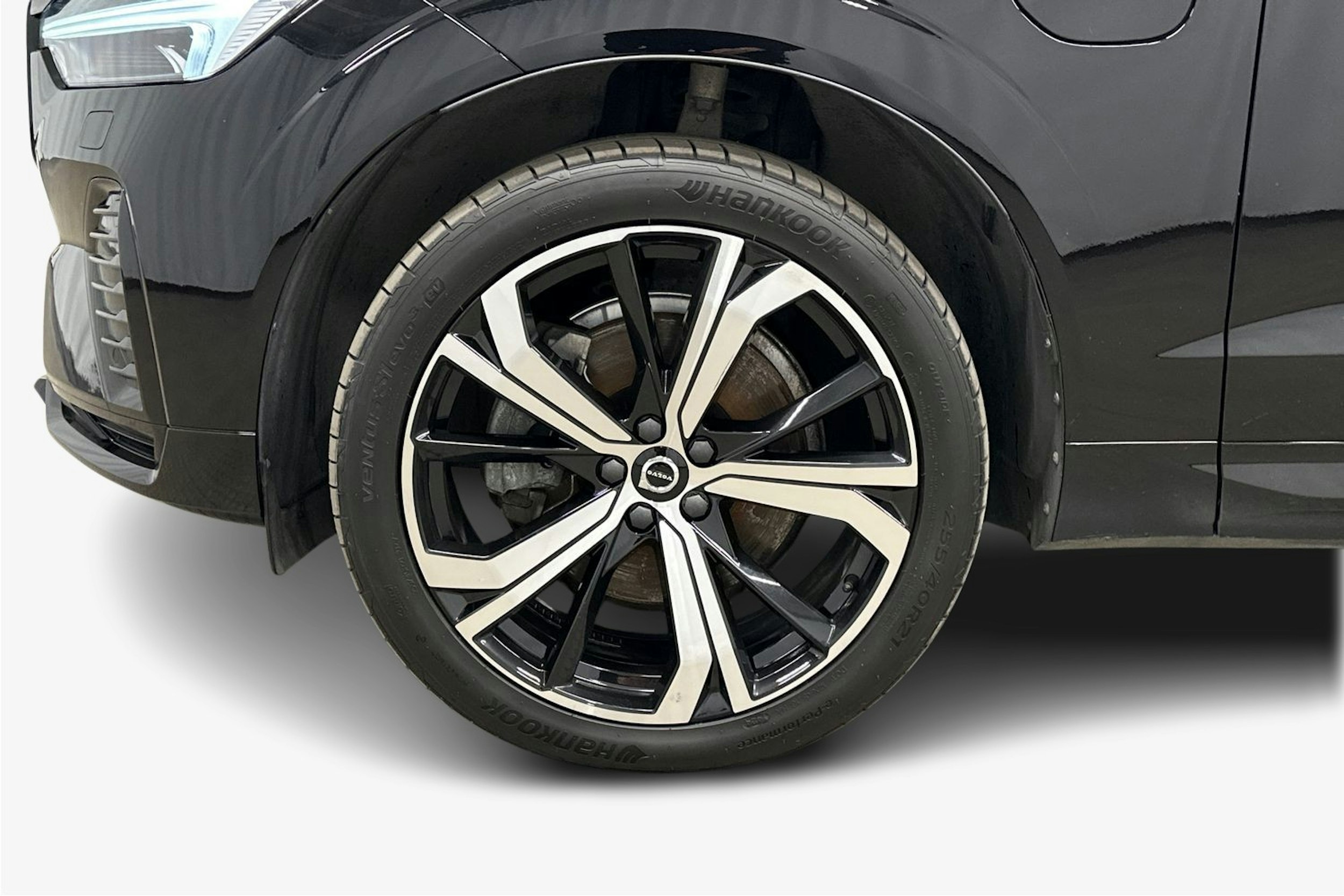 musta Volvo XC60 2022 kuva 11.