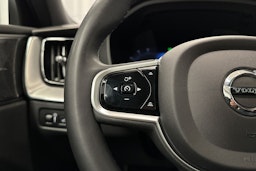 musta Volvo XC60 2022 kuva 21.