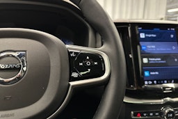 musta Volvo XC60 2022 kuva 22.