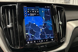 musta Volvo XC60 2022 kuva 28.