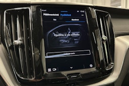 musta Volvo XC60 2022 kuva 32.