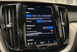musta Volvo XC60 2022 kuva 33.