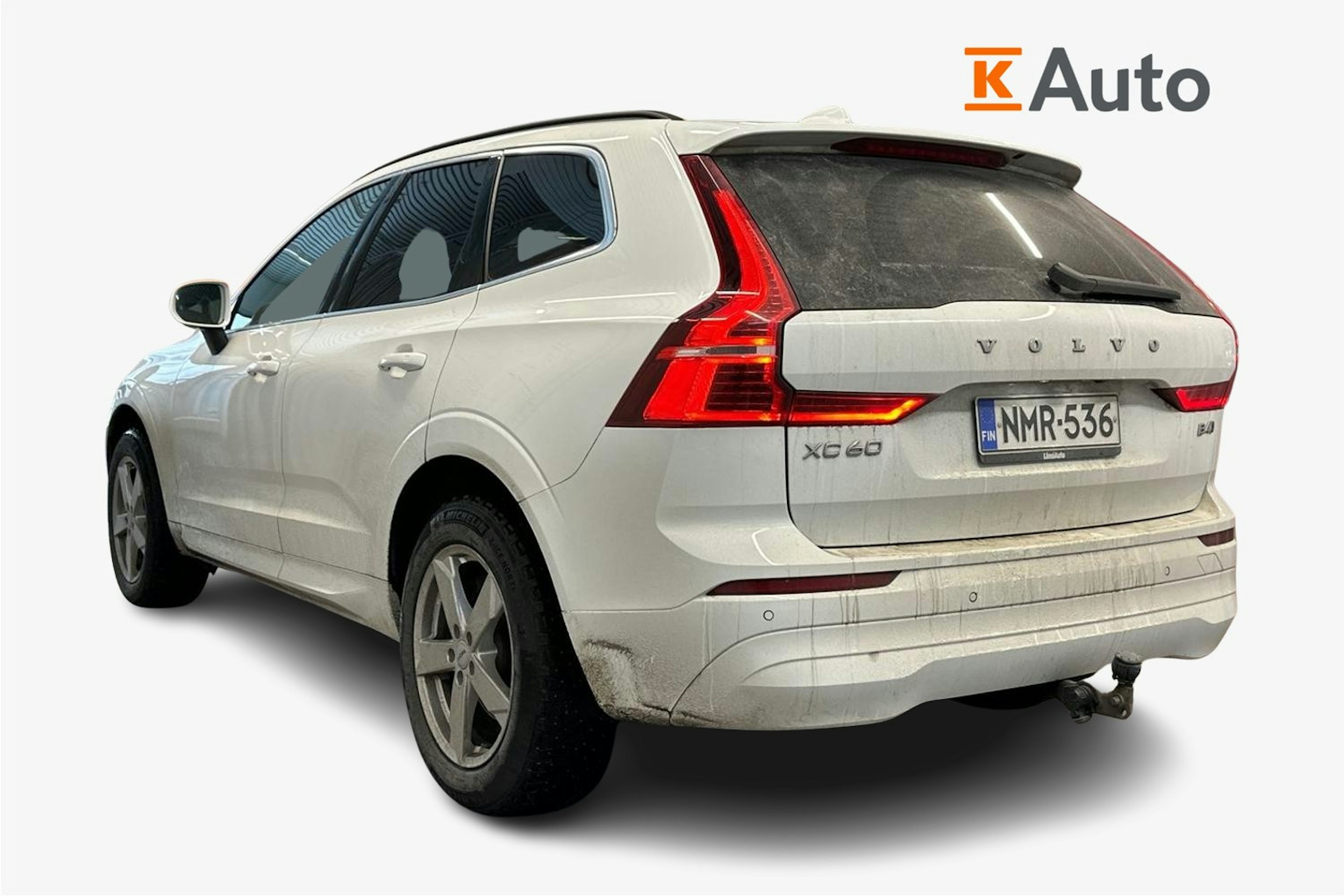 valkoinen Volvo XC60 2022 kuva 2.