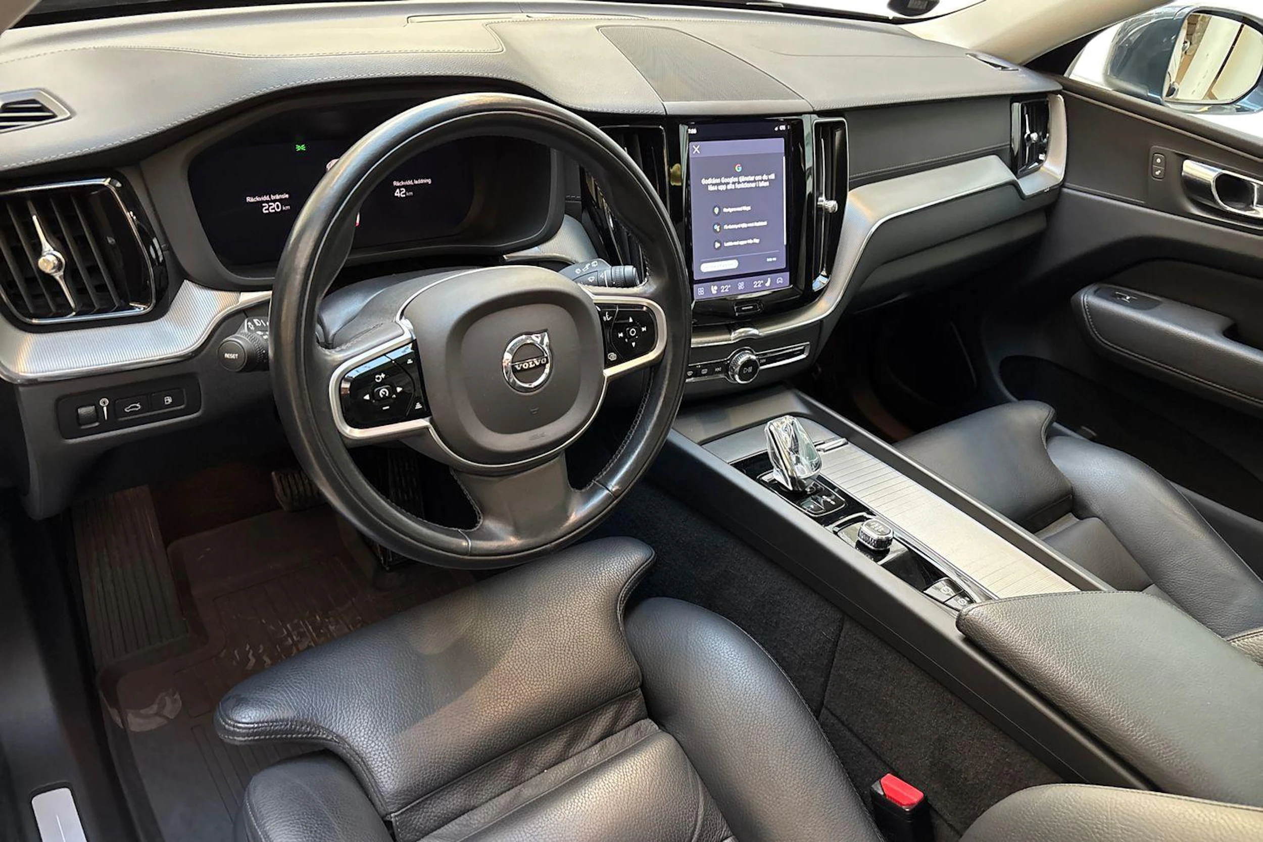 sininen Volvo XC60 2022 kuva 8.