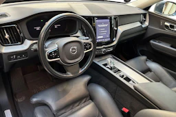 sininen Volvo XC60 2022 kuva 8.