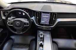 sininen Volvo XC60 2022 kuva 9.