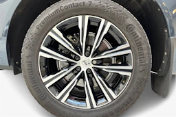 sininen Volvo XC60 2022 kuva 12.