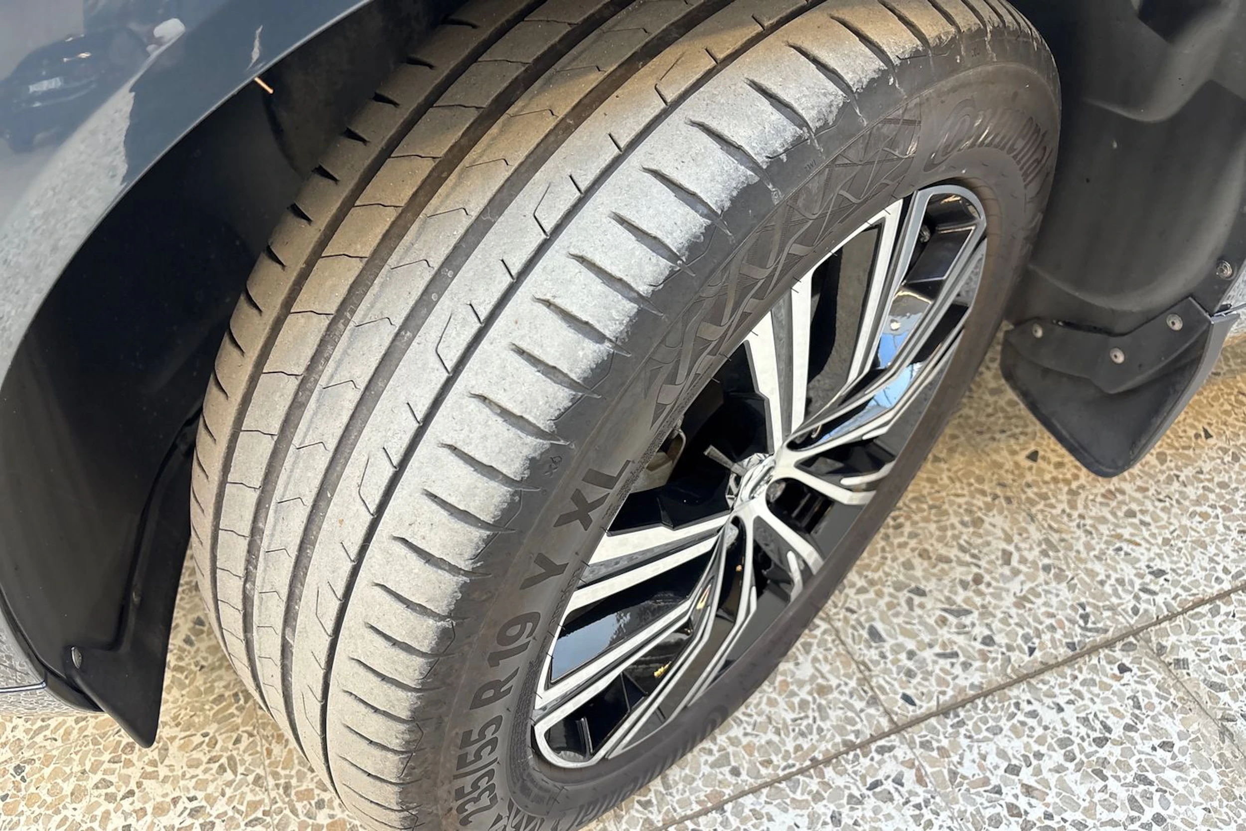 sininen Volvo XC60 2022 kuva 13.